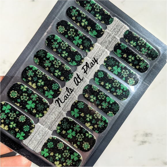 5 for $15 Nail Wraps- 4 Leaf 🍀 Clover - Picture 2 of 5
